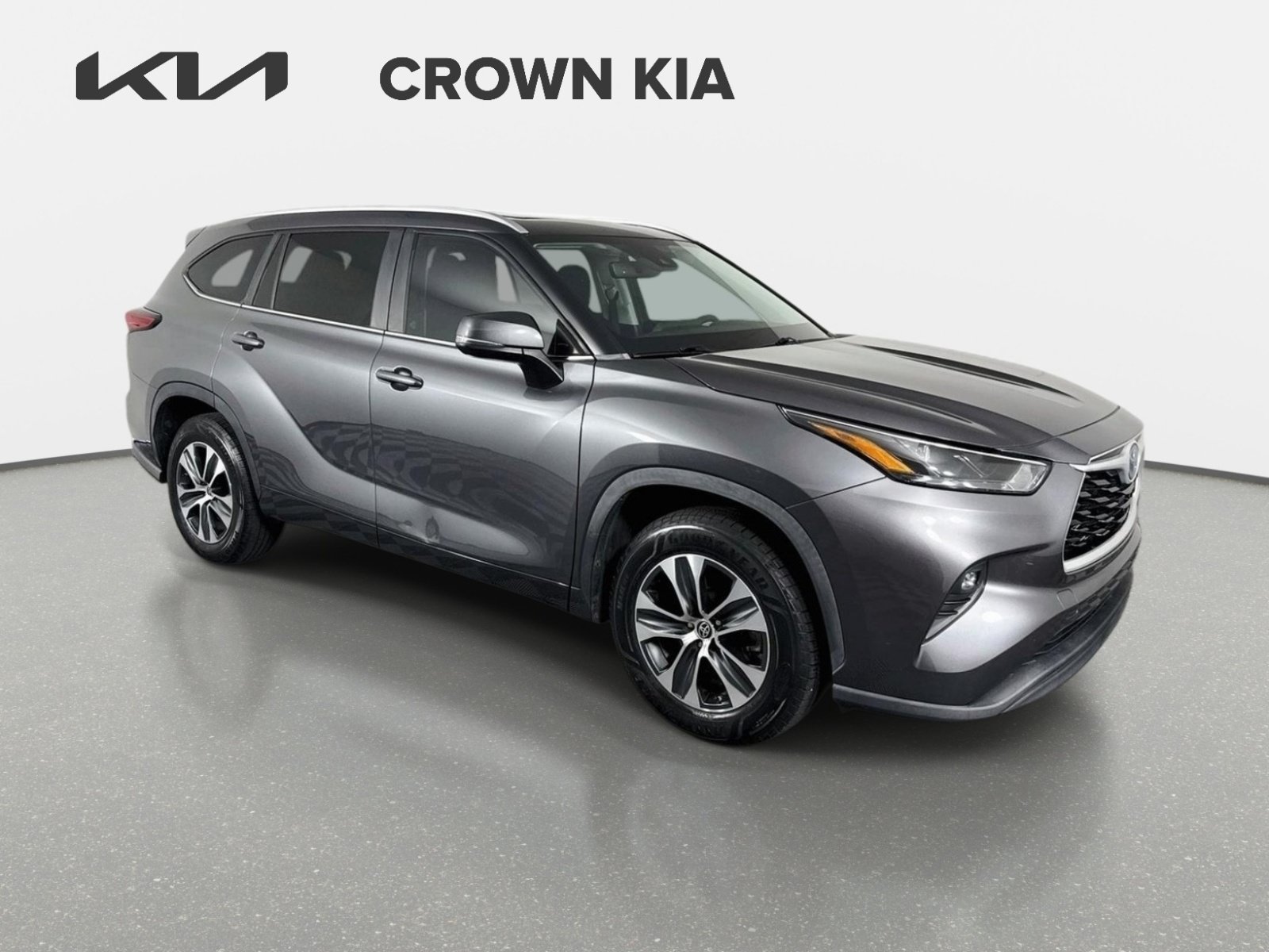 Used 2023 Magnetic Gray Metallic Toyota Hybrid XLE image 3