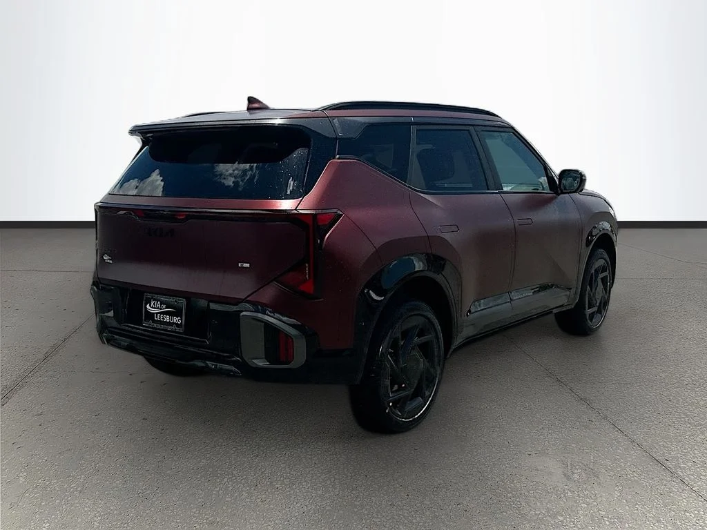 New 2027 Magma Red Matte Kia X-Line image 7