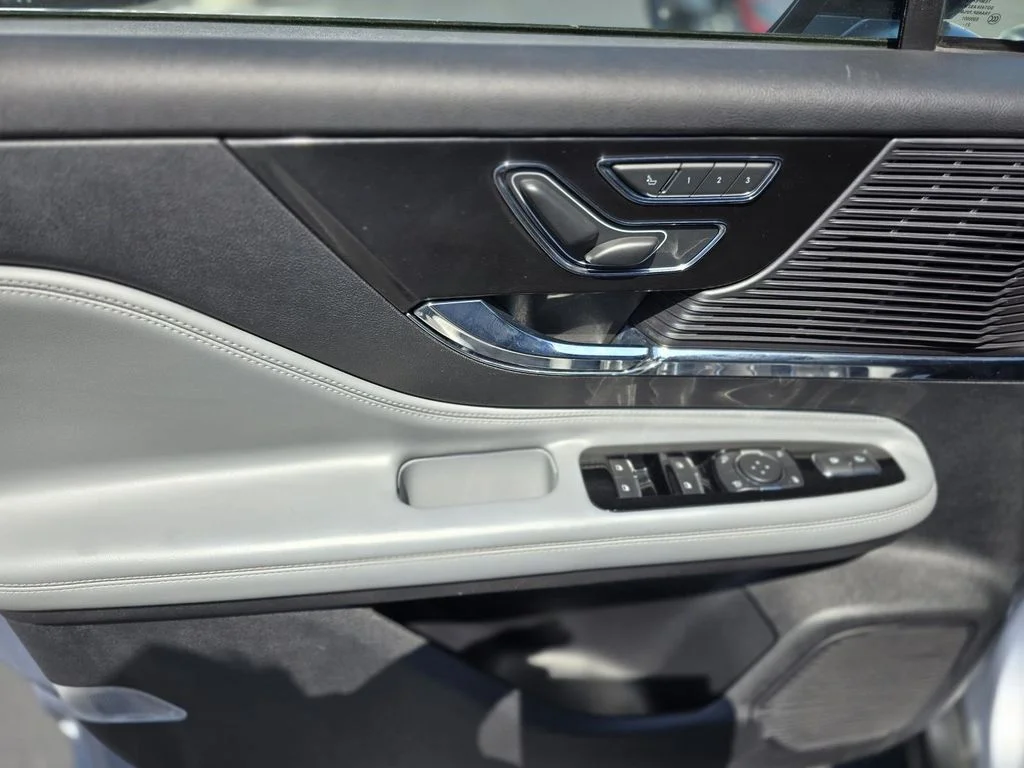 Used 2022 Elite Blue Metallic Clearcoat Lincoln Standard image 19