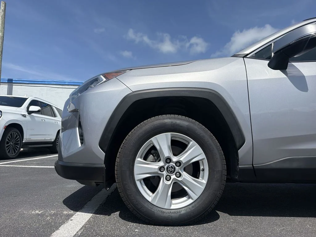 Used 2021 Silver Toyota XLE image 40
