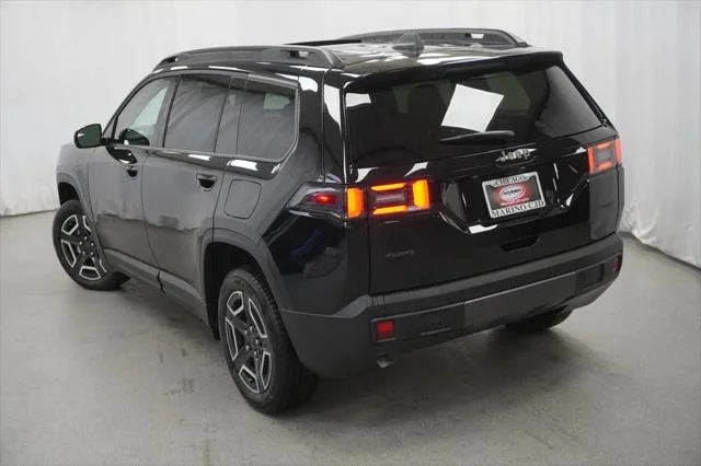 New 2026 Diamond Black Crystal Pearl-Coat Exterior Paint Jeep Limited image 11