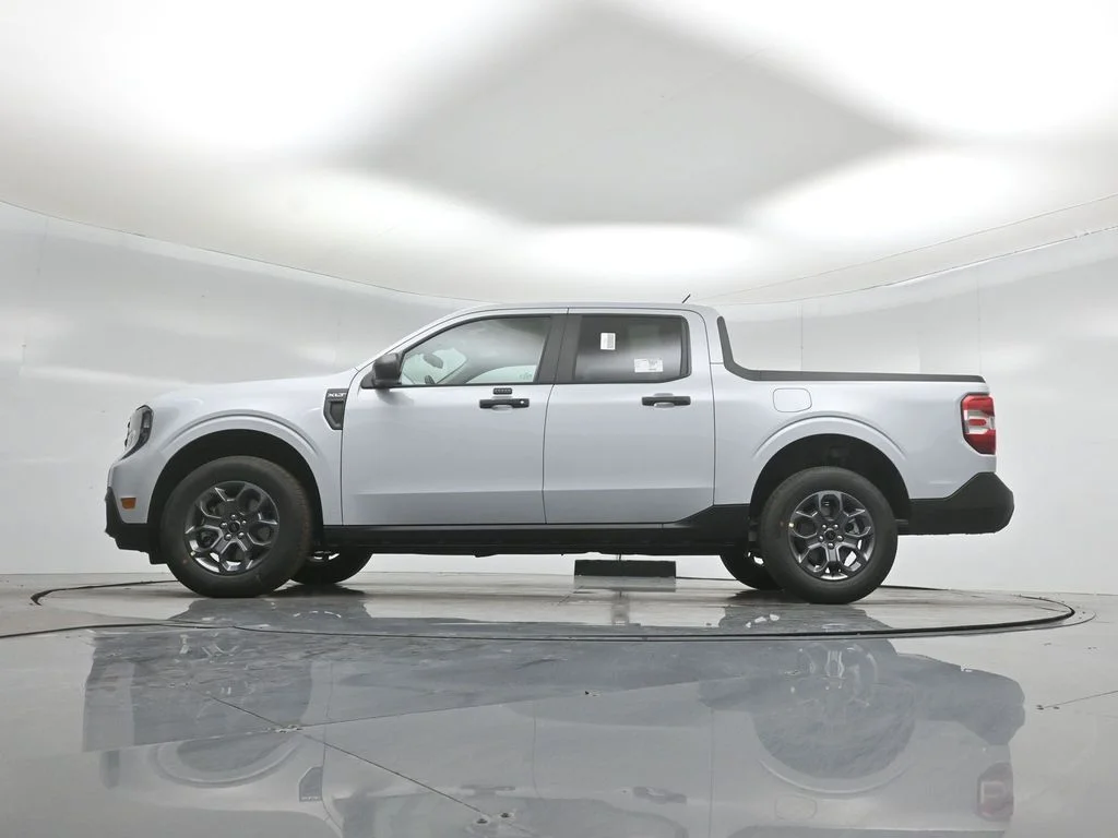 New 2026 Space White Metallic Ford XLT image 7