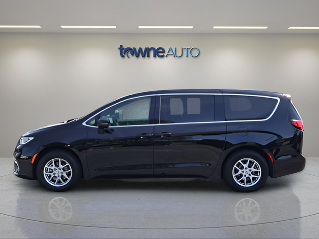 Used 2025 Black Chrysler Select image 4