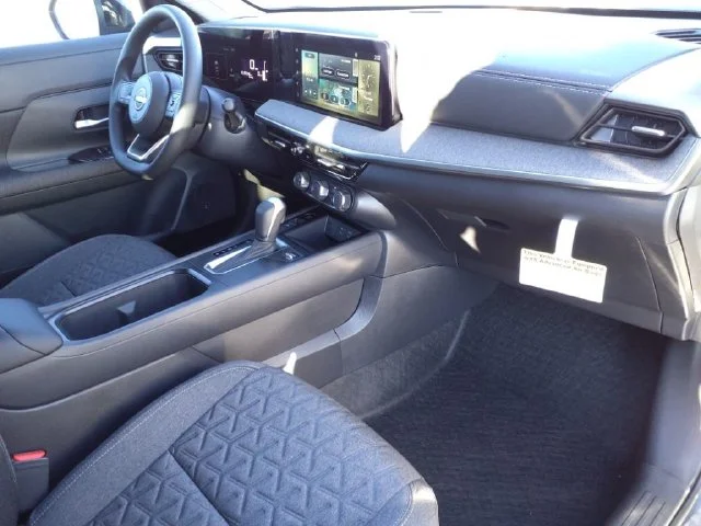 Used 2025 Gray Nissan SV image 19