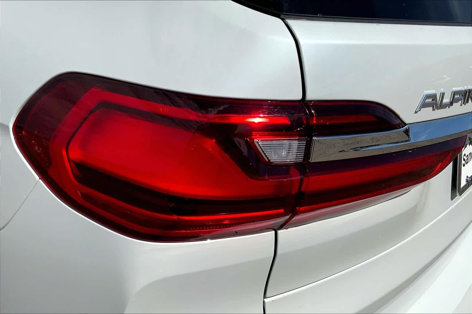 Used 2022 Mineral White Metallic BMW ALPINA XB7 image 28