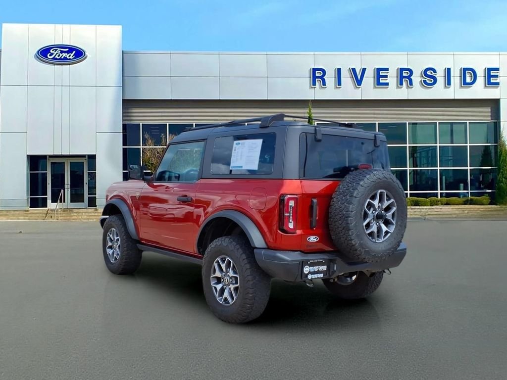 Used 2023 Hot Pepper Red Metallic Tinted Clearcoat Ford Badlands image 5