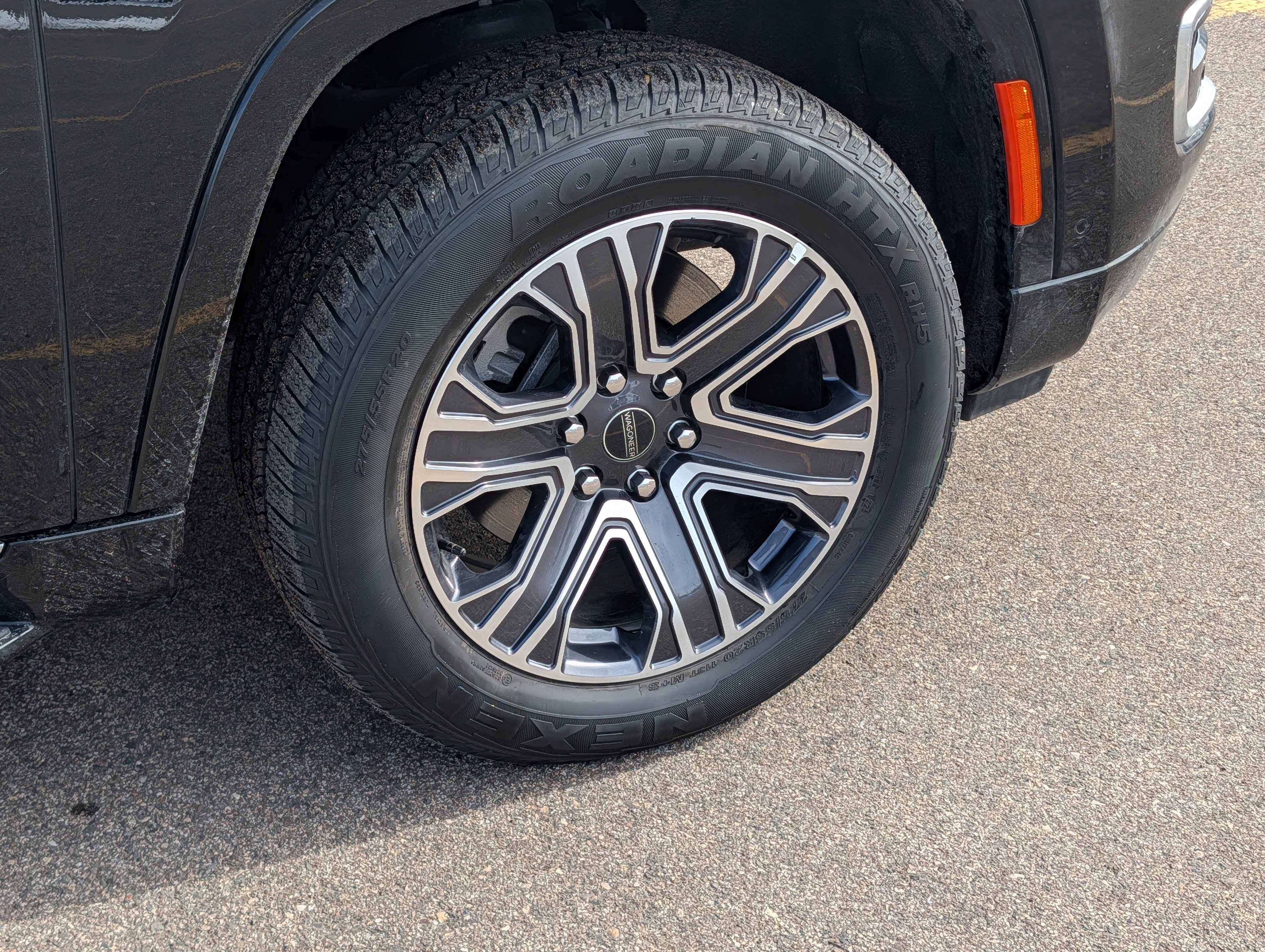 Used 2025 Diamond Black Crystal Pearlcoat Jeep 4WD image 15