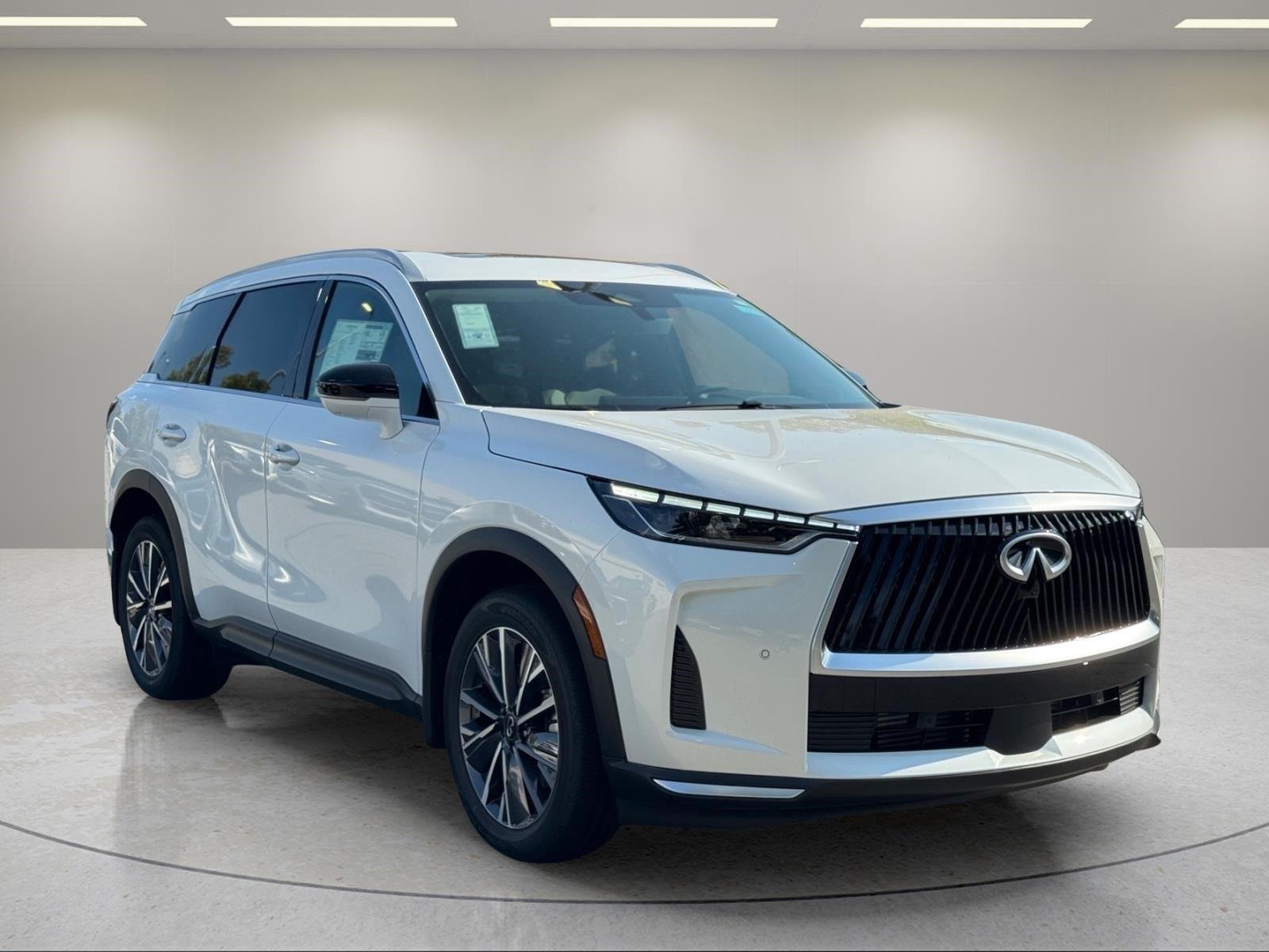 New 2027 RADIANT WHITE INFINITI Luxe FWD image 7