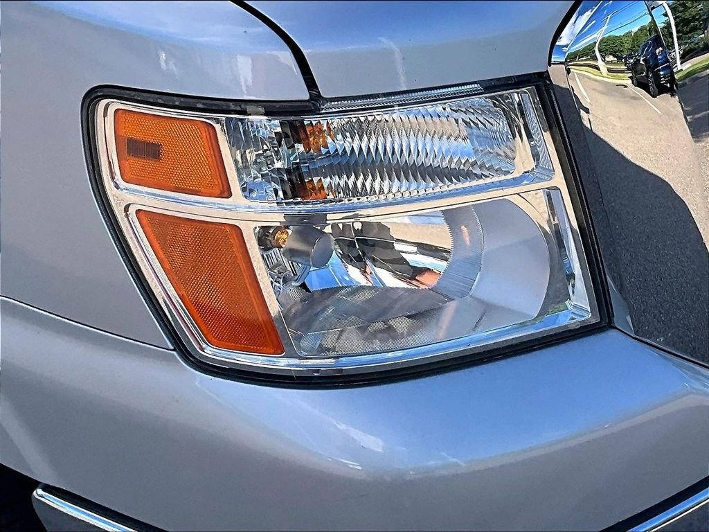 Used 2019 Silver Nissan SV image 30
