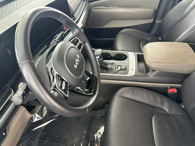 Used 2025 Black Kia LXS image 22