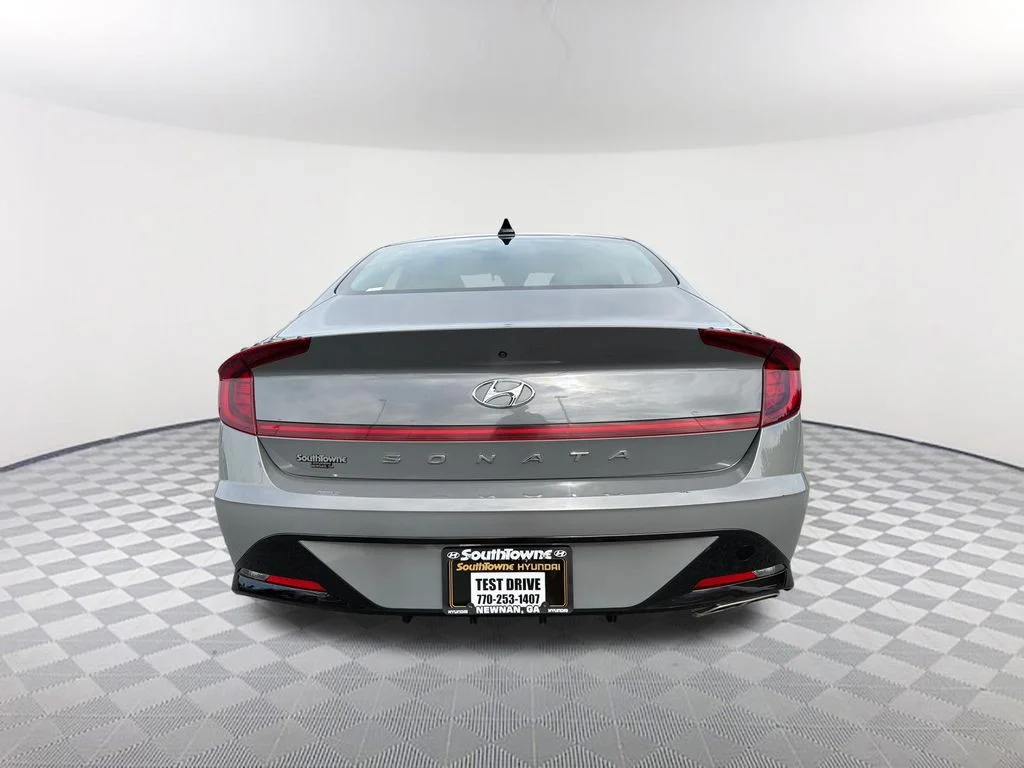 Used 2022 Gray Hyundai SEL image 6