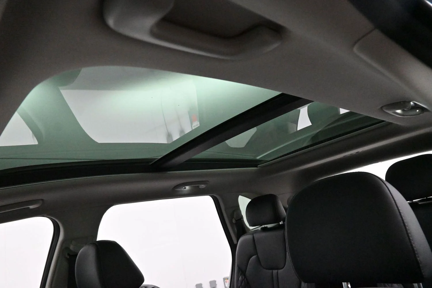 Used 2023 Wolf Gray Kia X-Line SX Prestige image 33