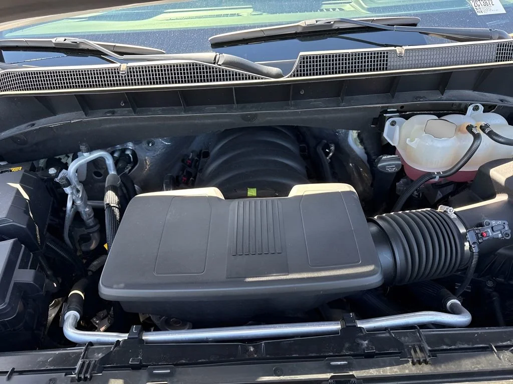Used 2025 Summit White Chevrolet LT image 31
