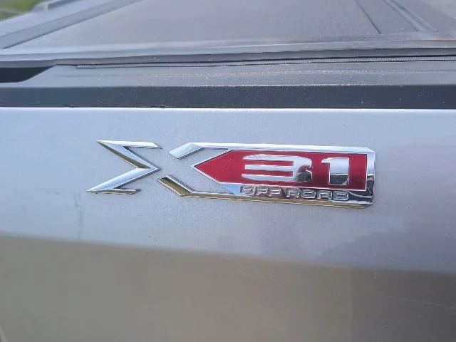 Used 2022 Silver GMC SLT image 15