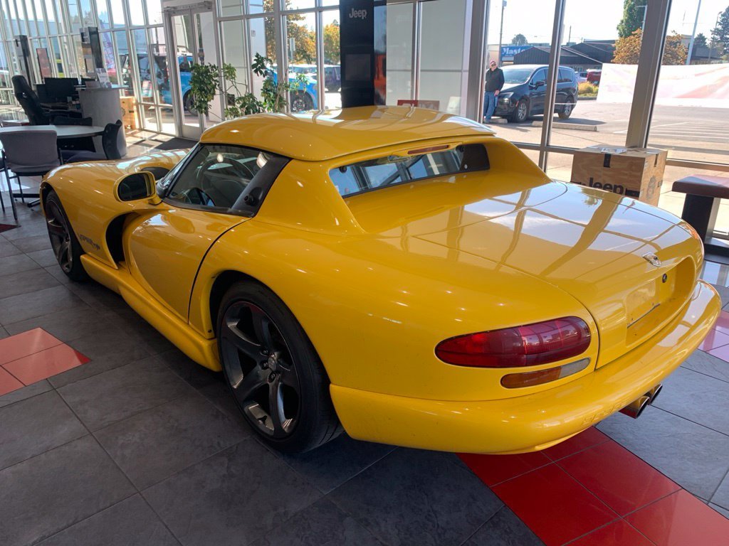 Used 2001 Yellow Dodge RT/10 image 2