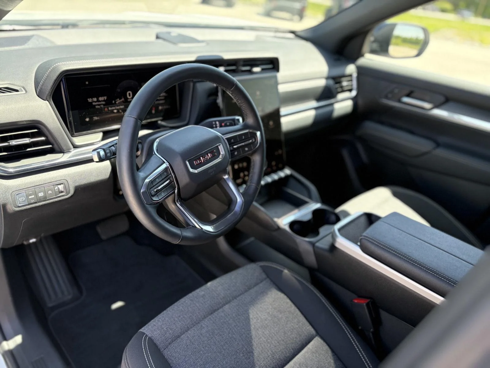 Used 2026 Summit White GMC FWD Elevation image 10