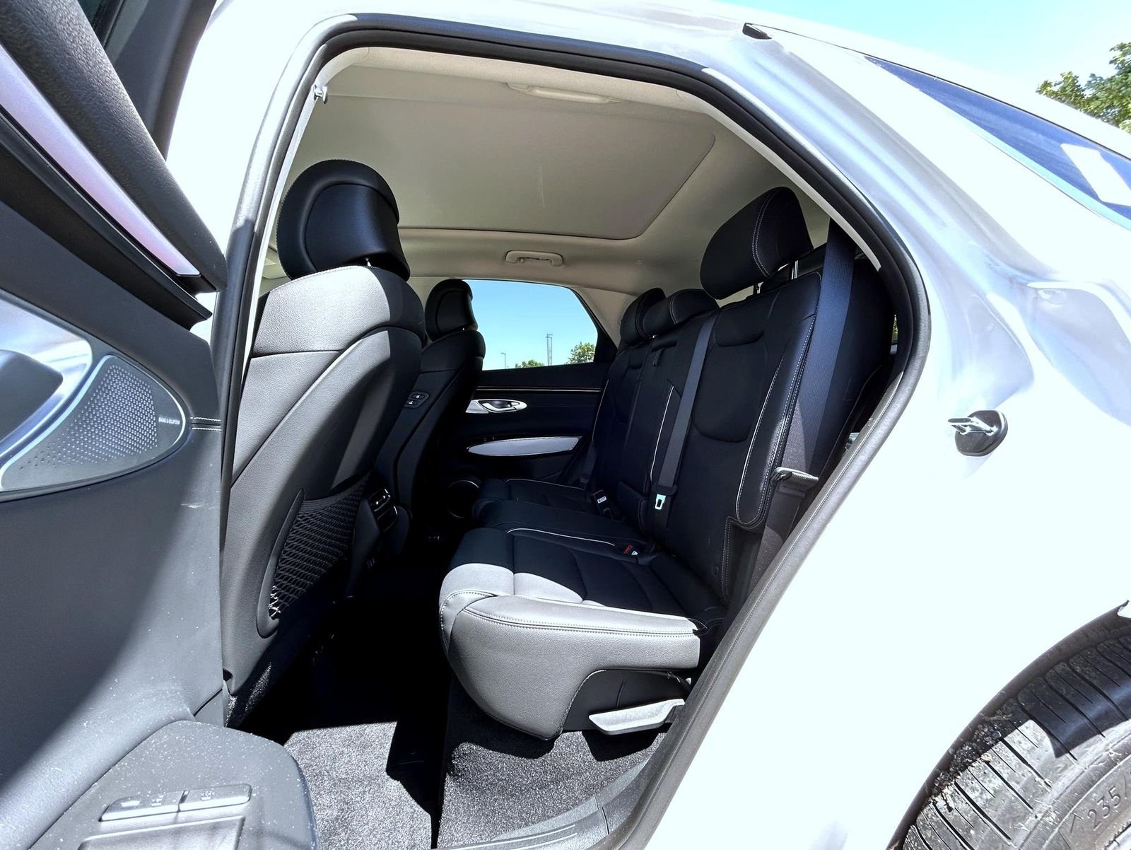 New 2026 White Genesis 2.5T Advanced image 19