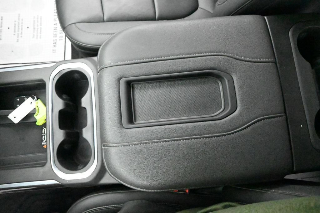 Used 2022 Summit White Chevrolet LTZ image 17