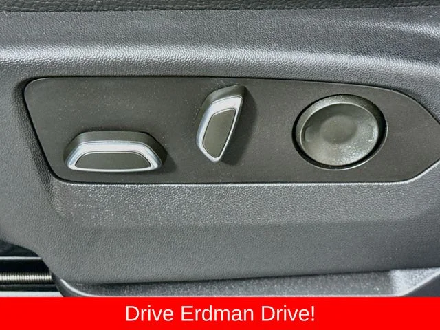 Used 2022 White GMC Denali image 12