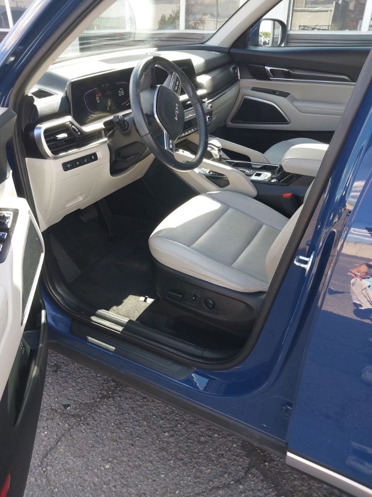 Used 2025 Black Kia S image 16