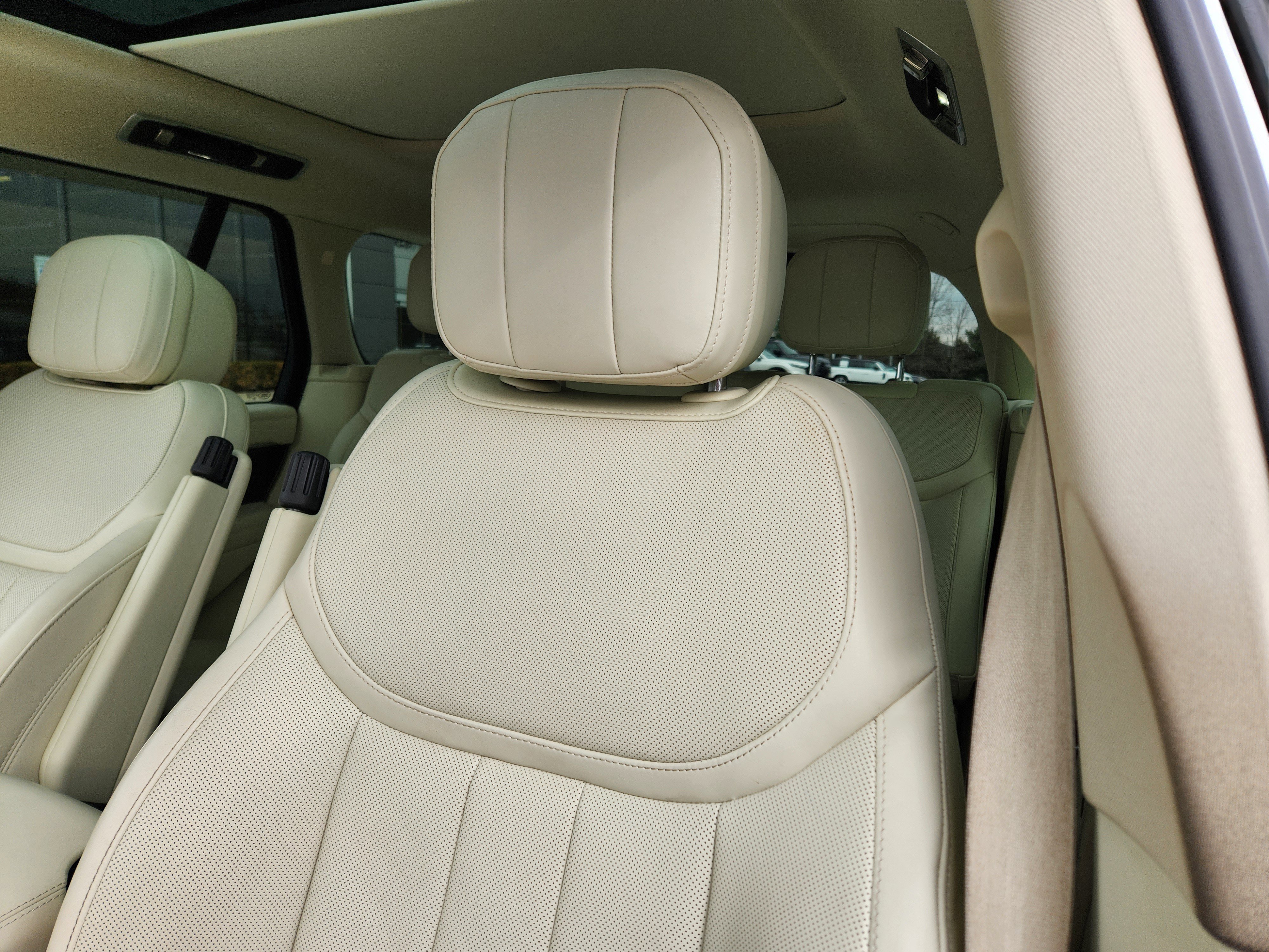 Certified Used 2023 Fuji White Land Rover SE image 12