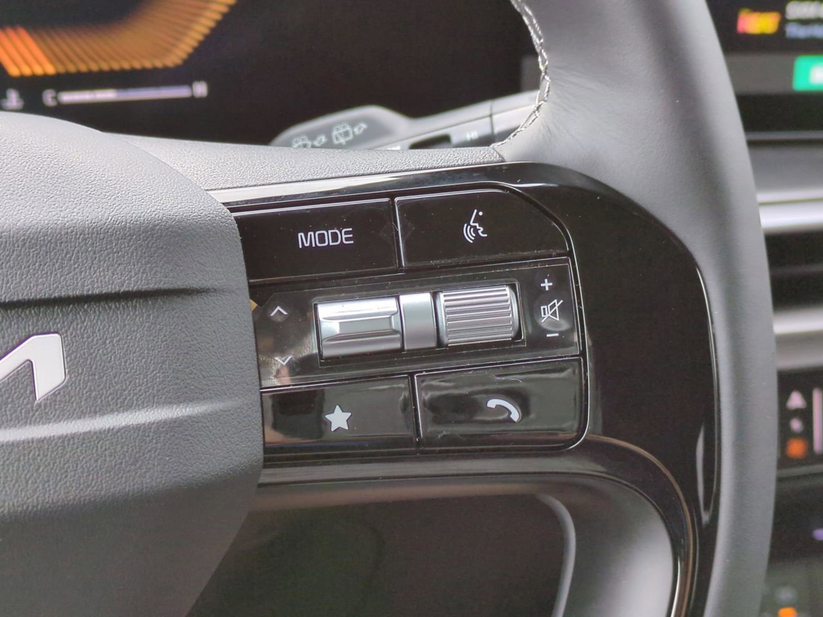 New 2026 Glacial White Pearl Kia LX image 20