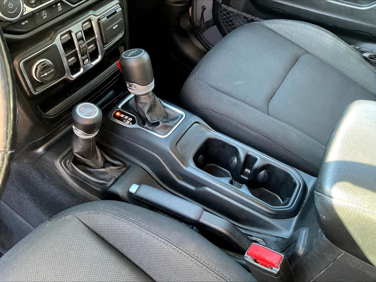 2021 Jeep Gladiator Willys - Photo 21
