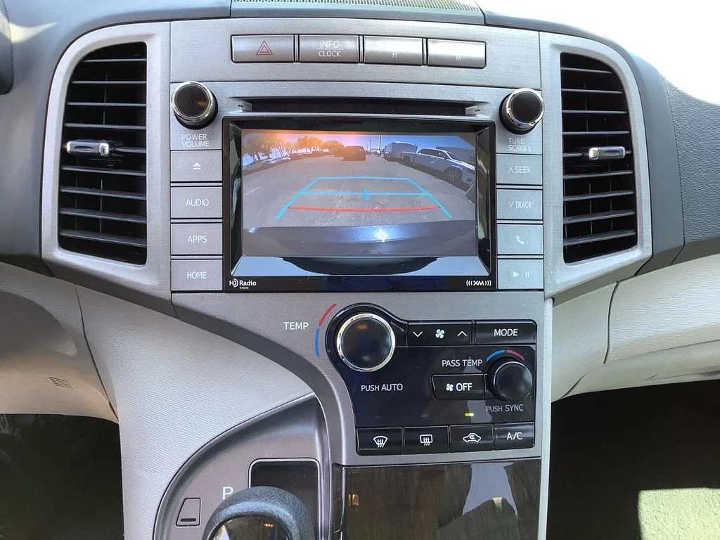Used 2015 Gray Toyota LE image 25