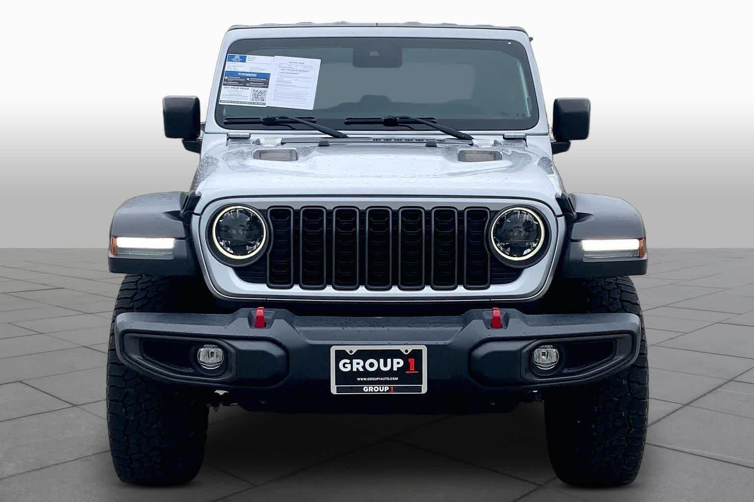Used 2024 Silver Zynith Clearcoat Jeep Rubicon image 4