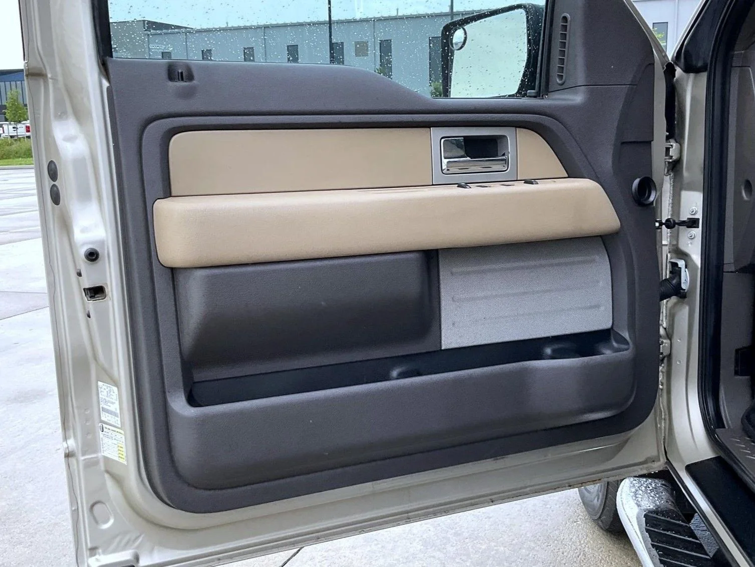 Used 2010 Gold Ford XLT image 9