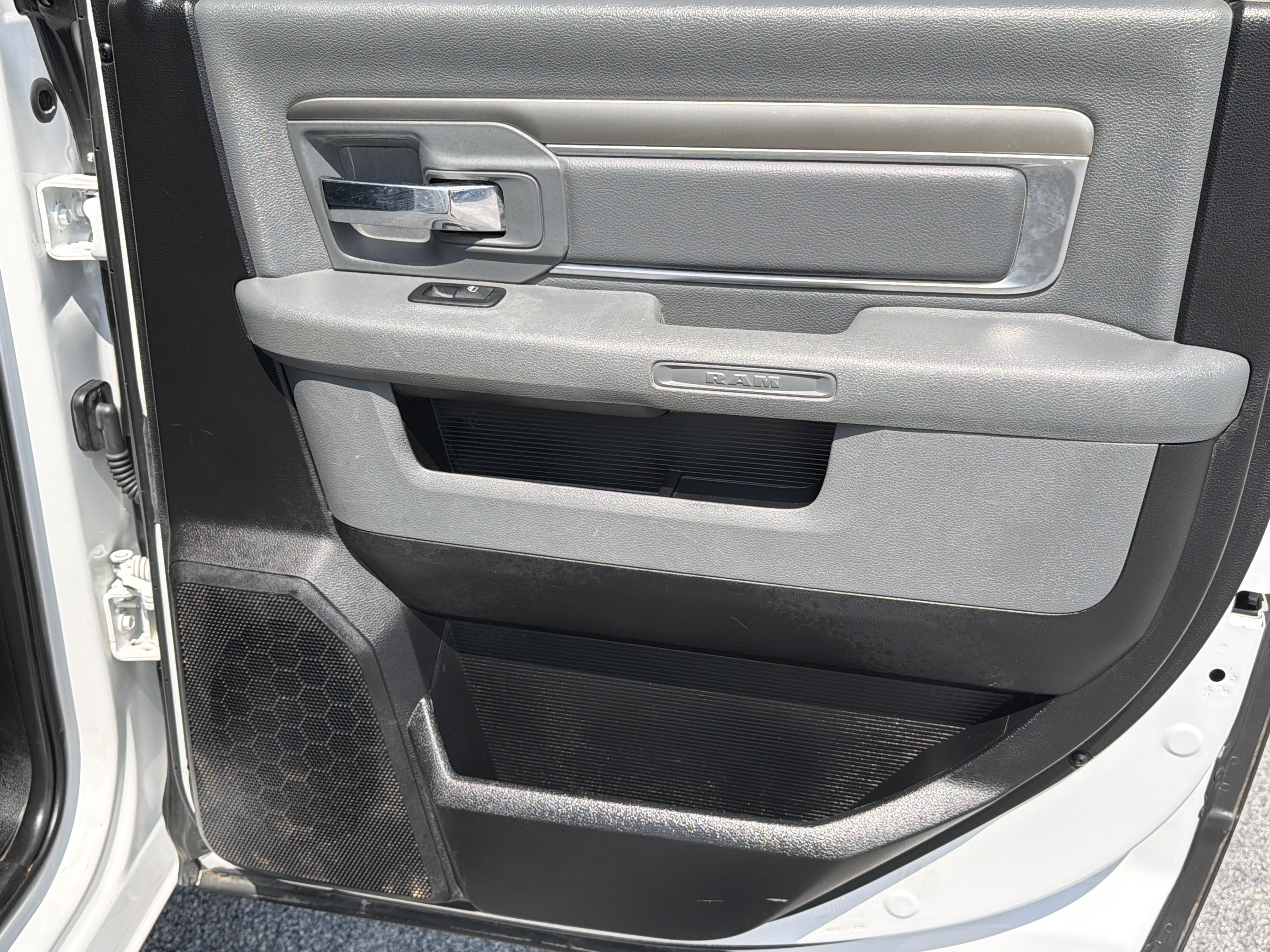 Used 2018 Bright White Clearcoat Ram Big Horn image 17