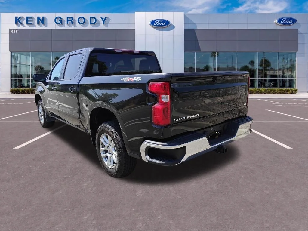 Used 2022 Black Chevrolet LT image 5