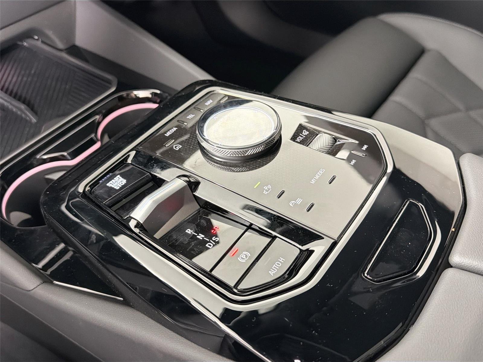 New 2026 Black Sapphire Metallic BMW 530i xDrive image 17