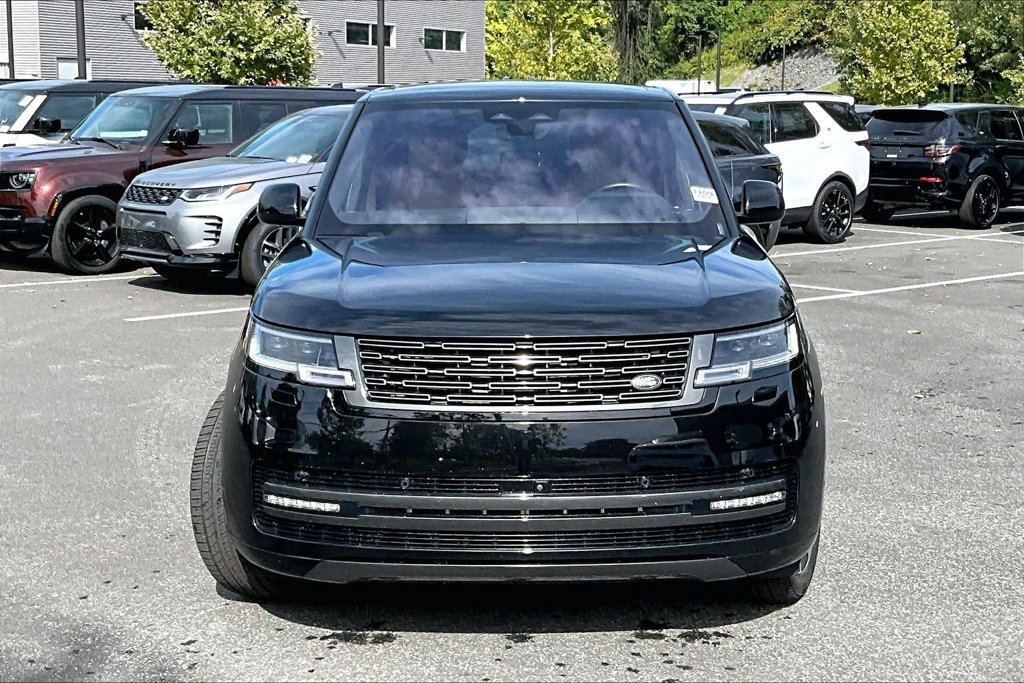 Used 2023 Black Land Rover SE image 3