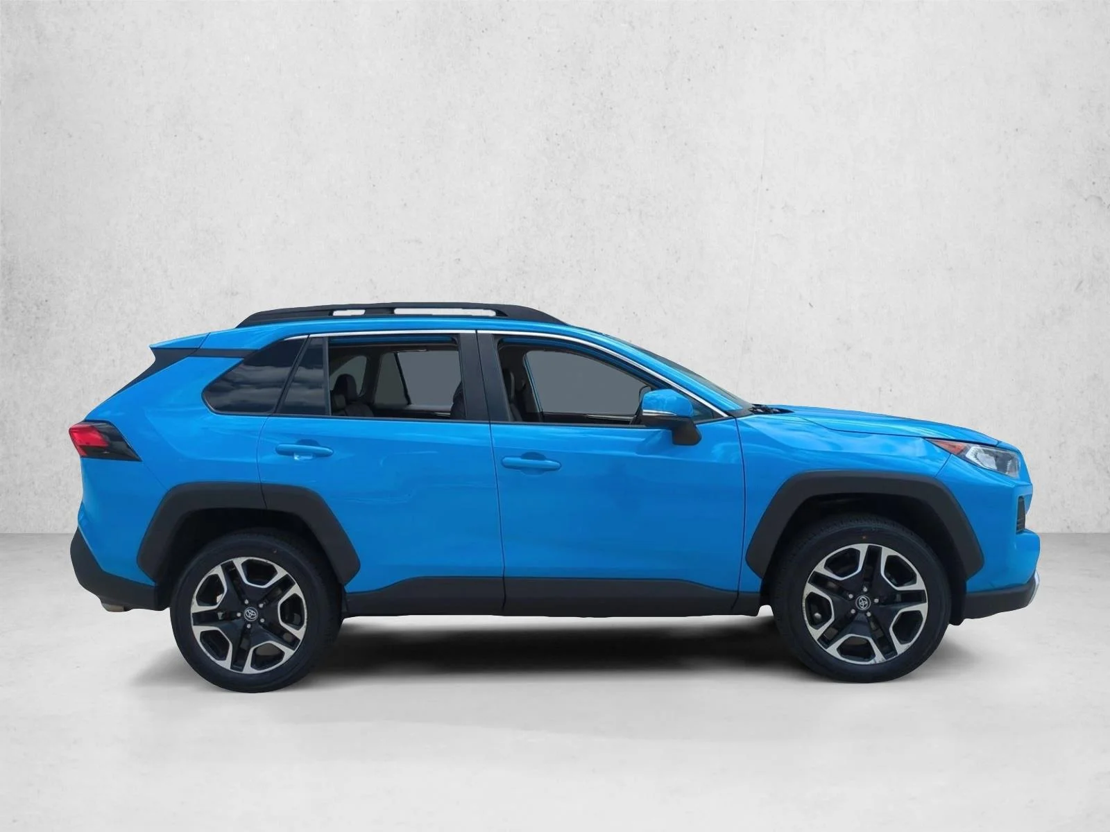 Used 2020 Blue Flame Toyota Adventure image 4