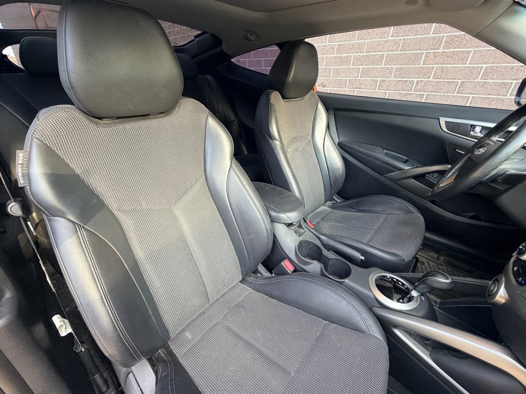 Used 2013 26.2 Yellow Hyundai w/Black Int image 17