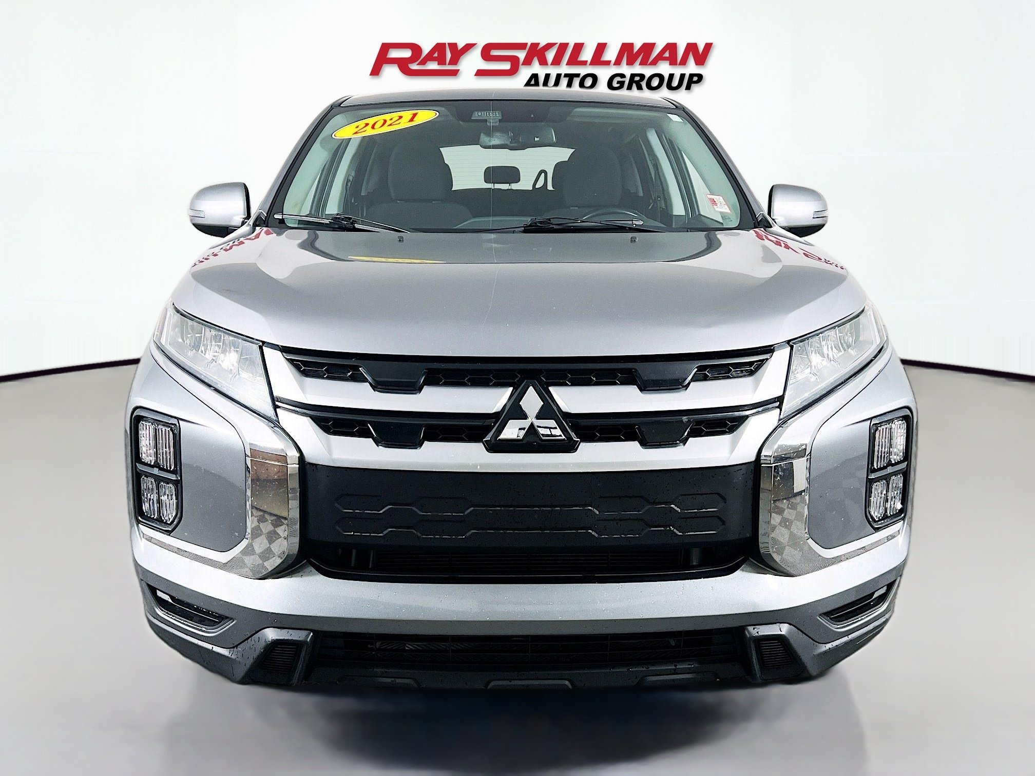 Used 2021 Gray Mitsubishi SE image 2