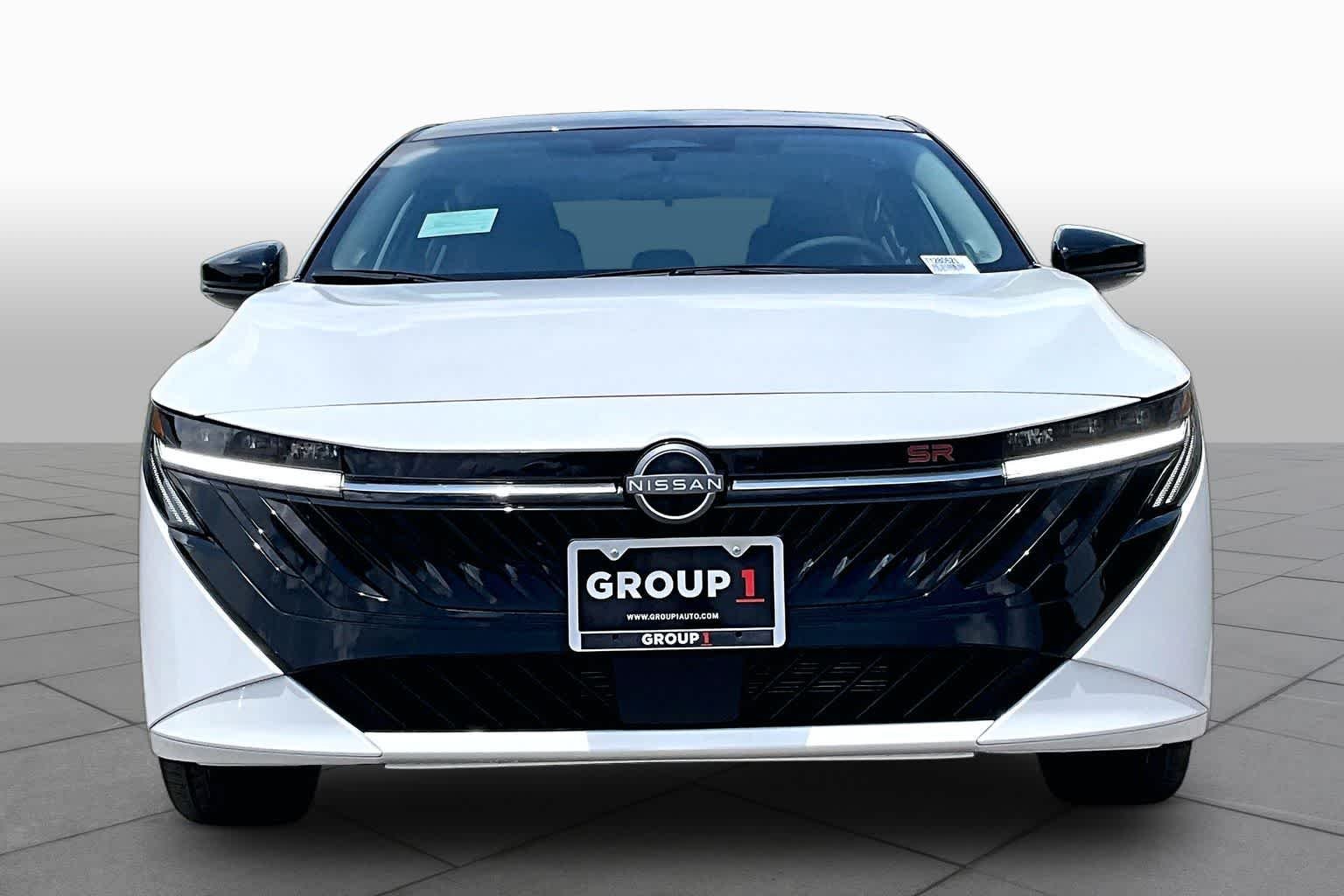 New 2026 Aspen White Tricoat/Super Black Nissan SR image 3