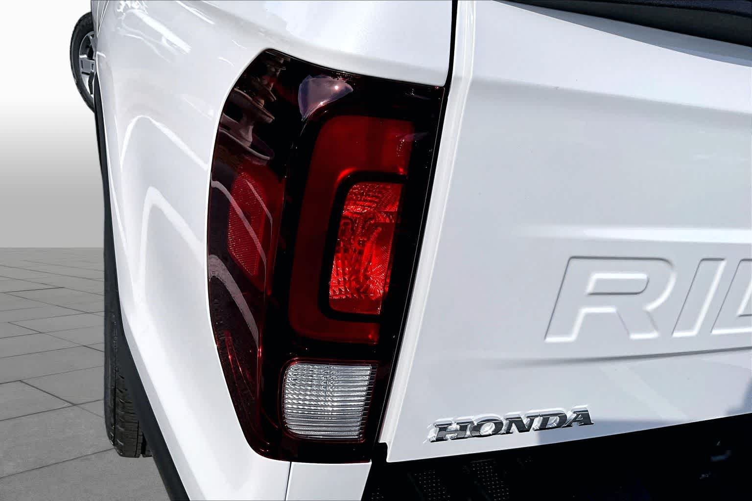 New 2026 Platinum White Pearl Honda RTL image 12