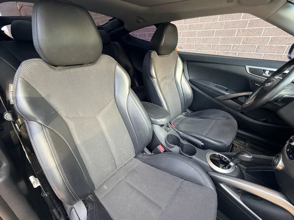 Used 2013 26.2 Yellow Hyundai w/Black Int image 17