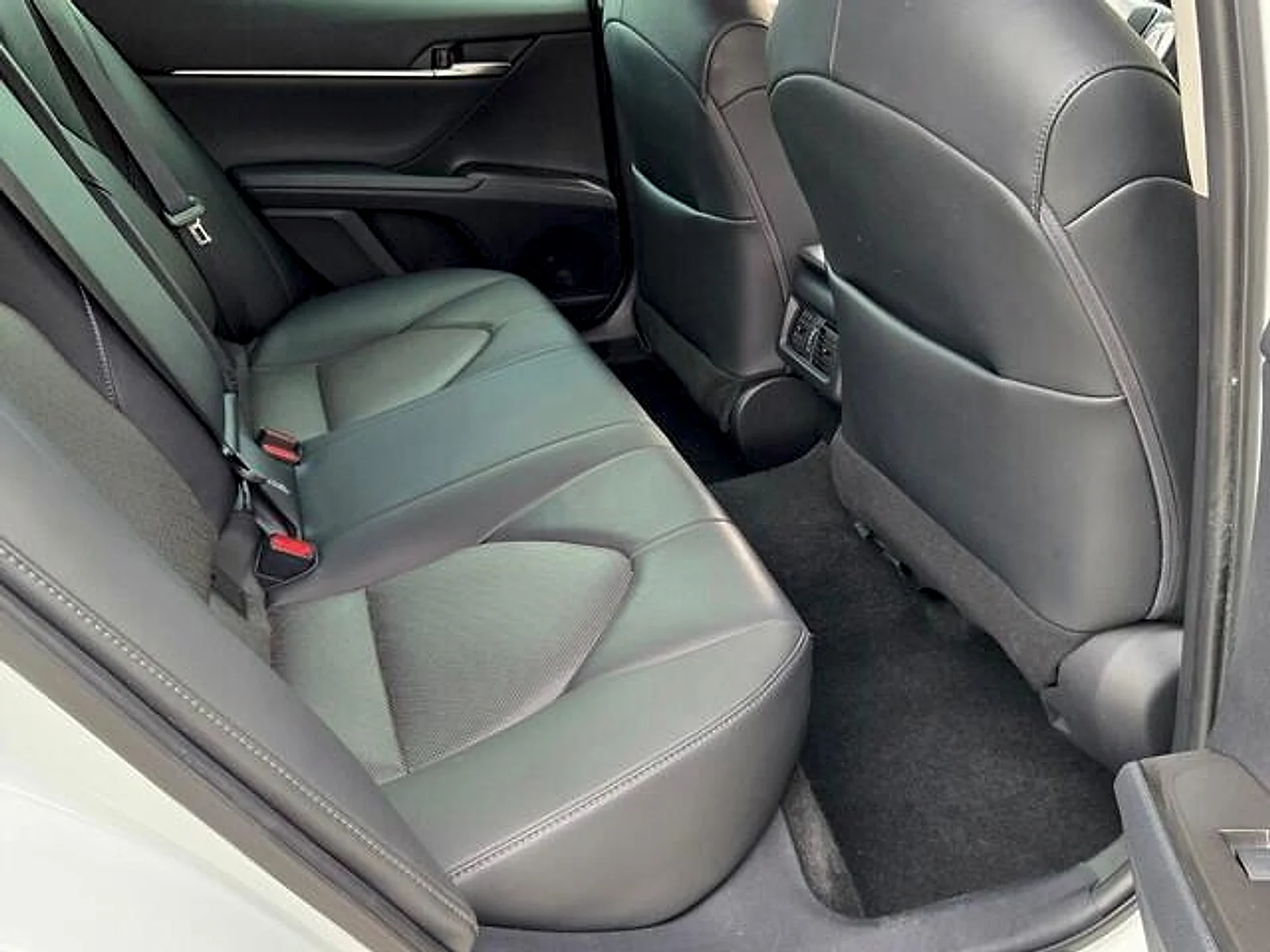 Used 2021 Wind Chill Pearl Toyota XLE image 15