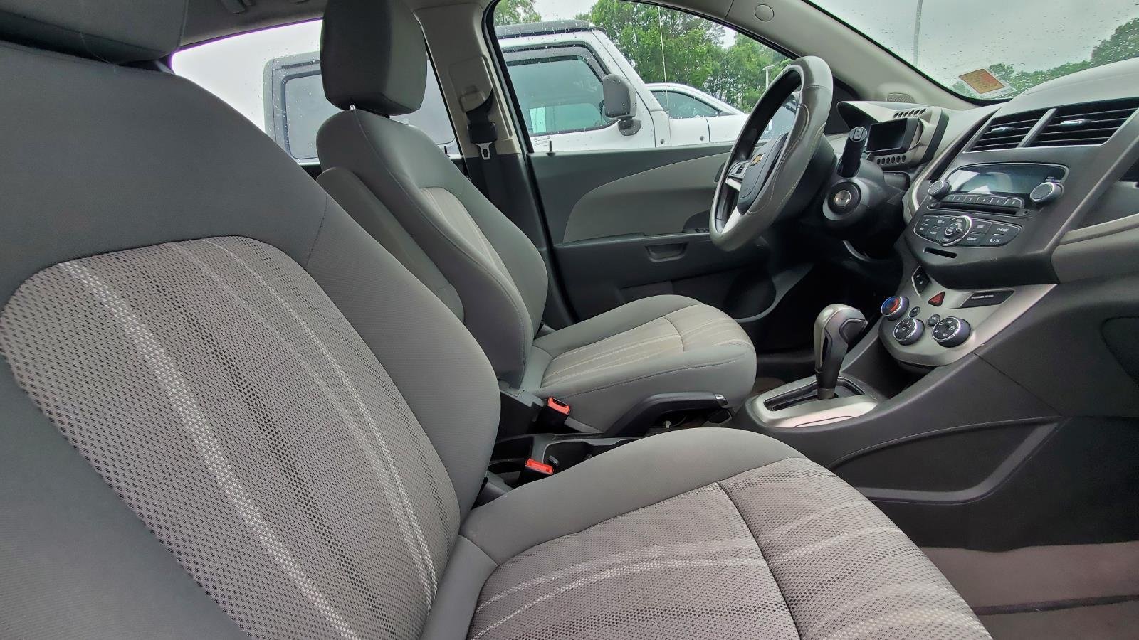 Used 2014 SILVER ICE METALLIC Chevrolet LT image 4