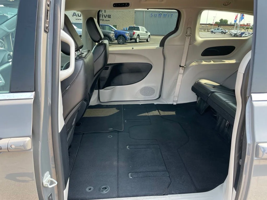 Used 2023 Ceramic Gray Clearcoat Chrysler Touring L image 45
