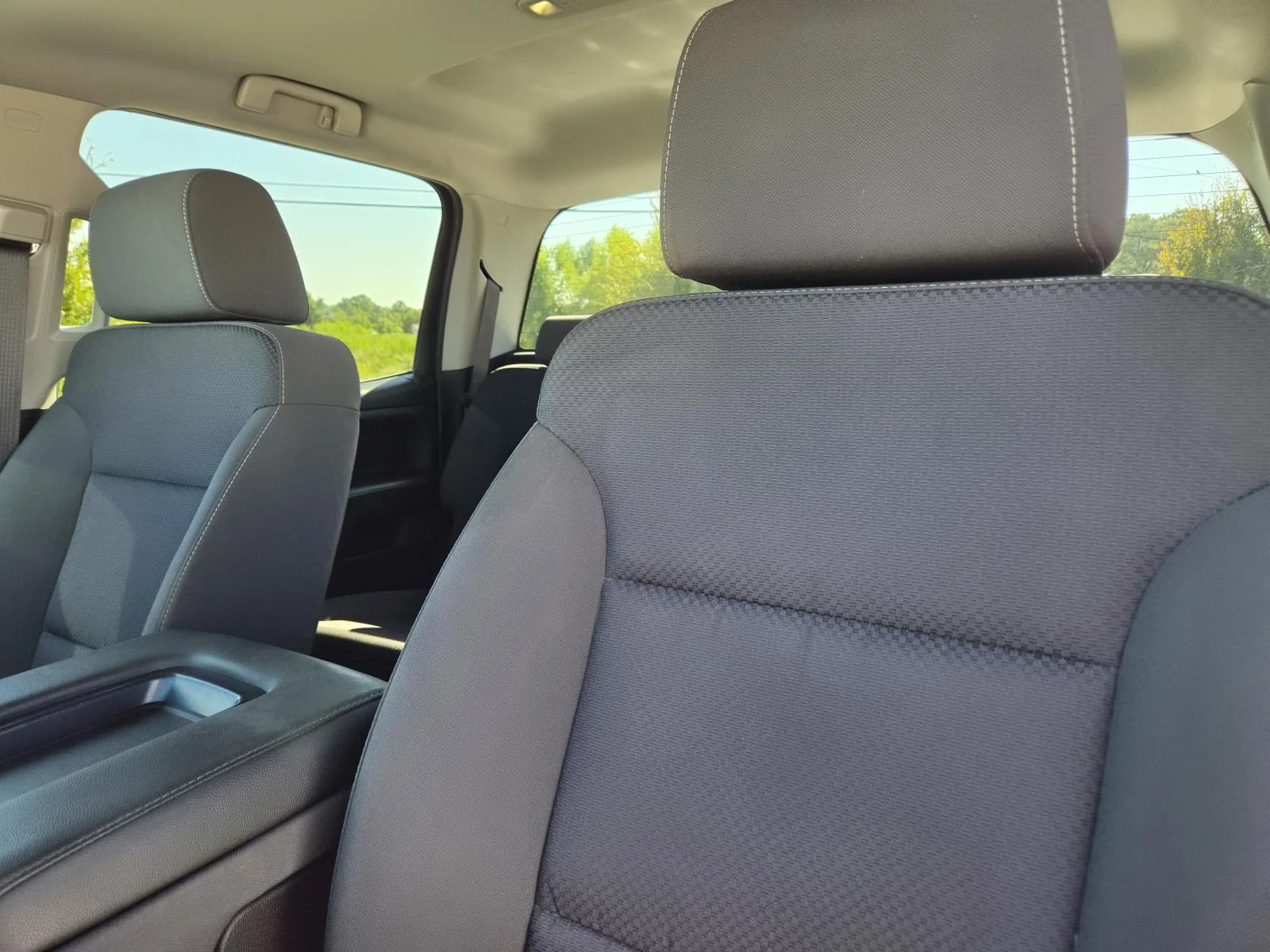 Used 2018 Quicksilver Metallic GMC 2WD Crew Cab 143.5 SLE image 25