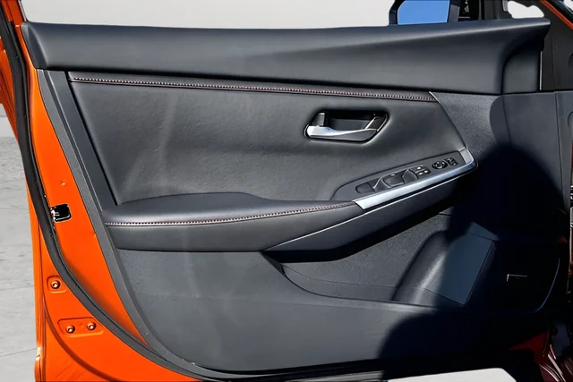 Used 2025 Orange Nissan SR image 18