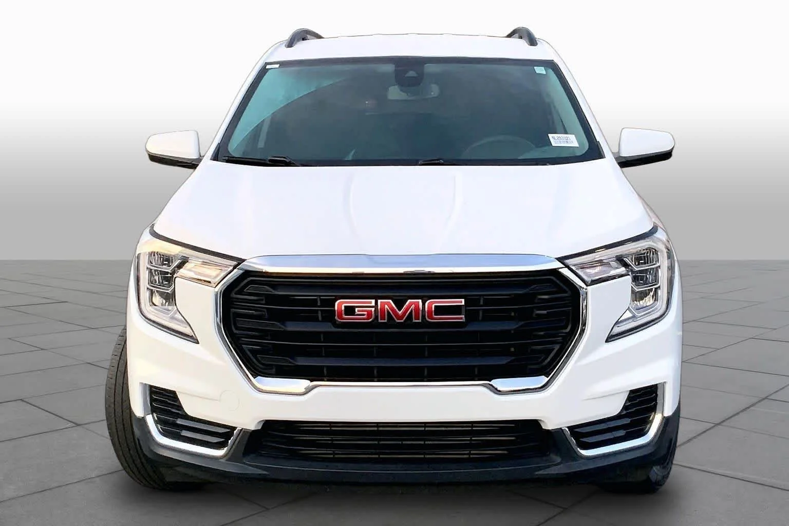 Used 2022 Summit White GMC SLE image 4