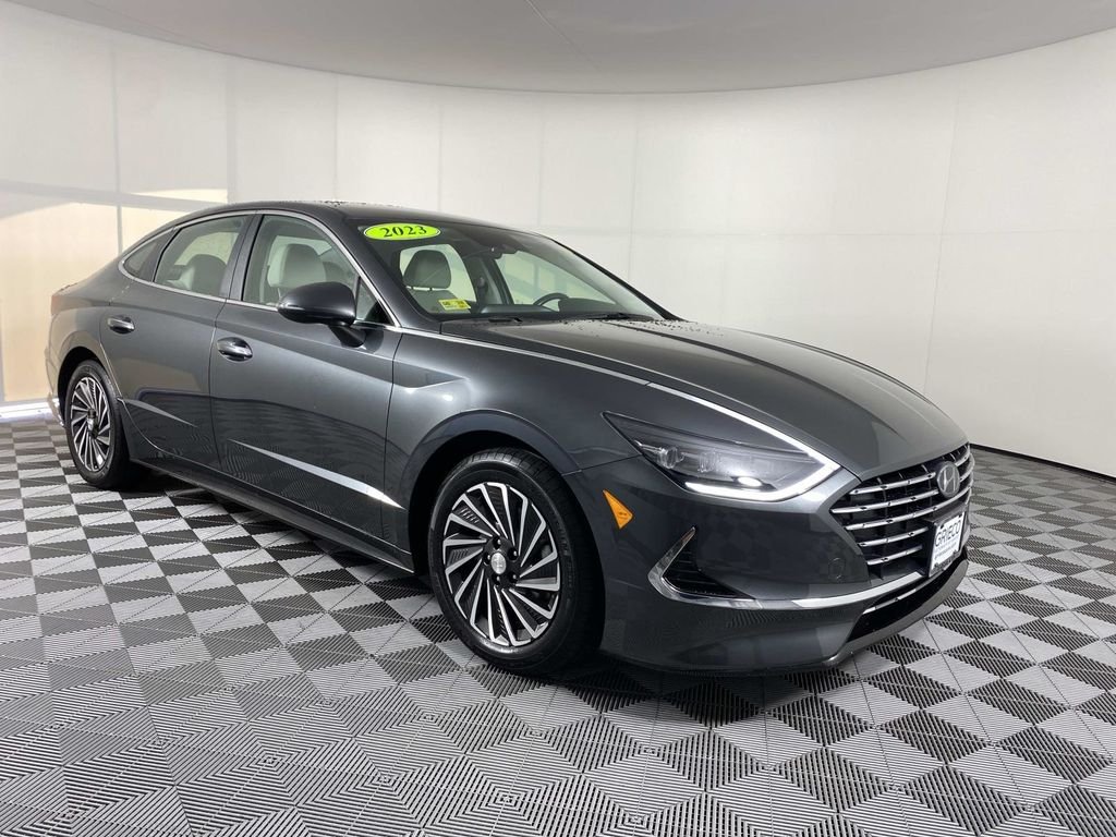 Used 2023 Gray Hyundai SEL image 1