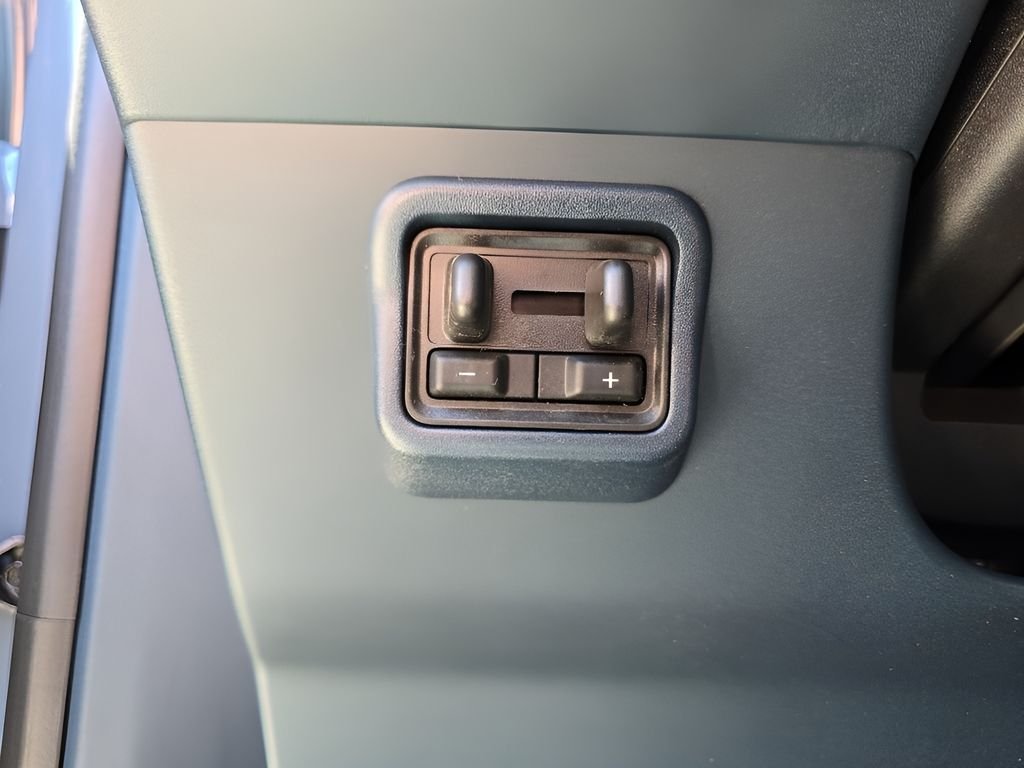 New 2026 Azure Gray Metallic Tri-Coat Ford XLT image 16