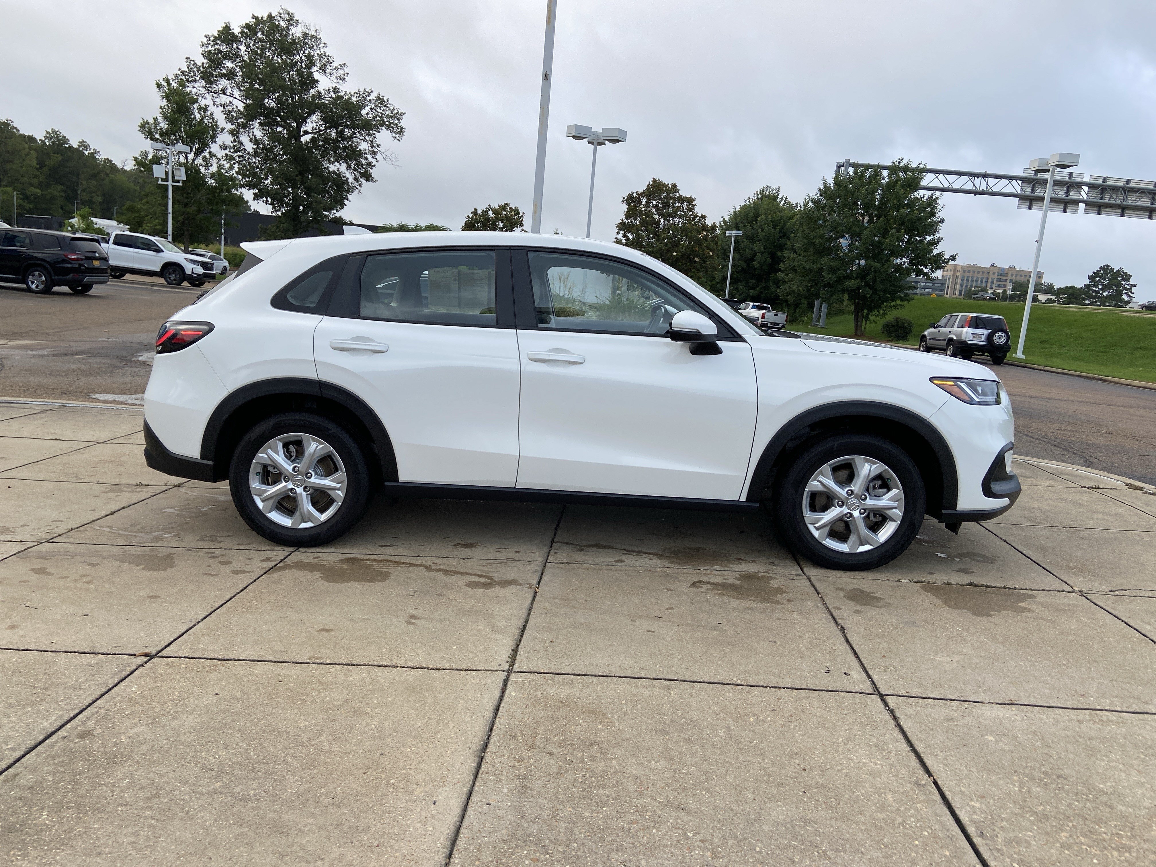 Used 2025 Platinum White Pearl Honda LX image 13