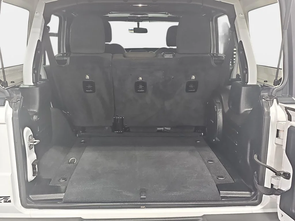 Used 2018 White Jeep Unlimited Sport S image 14